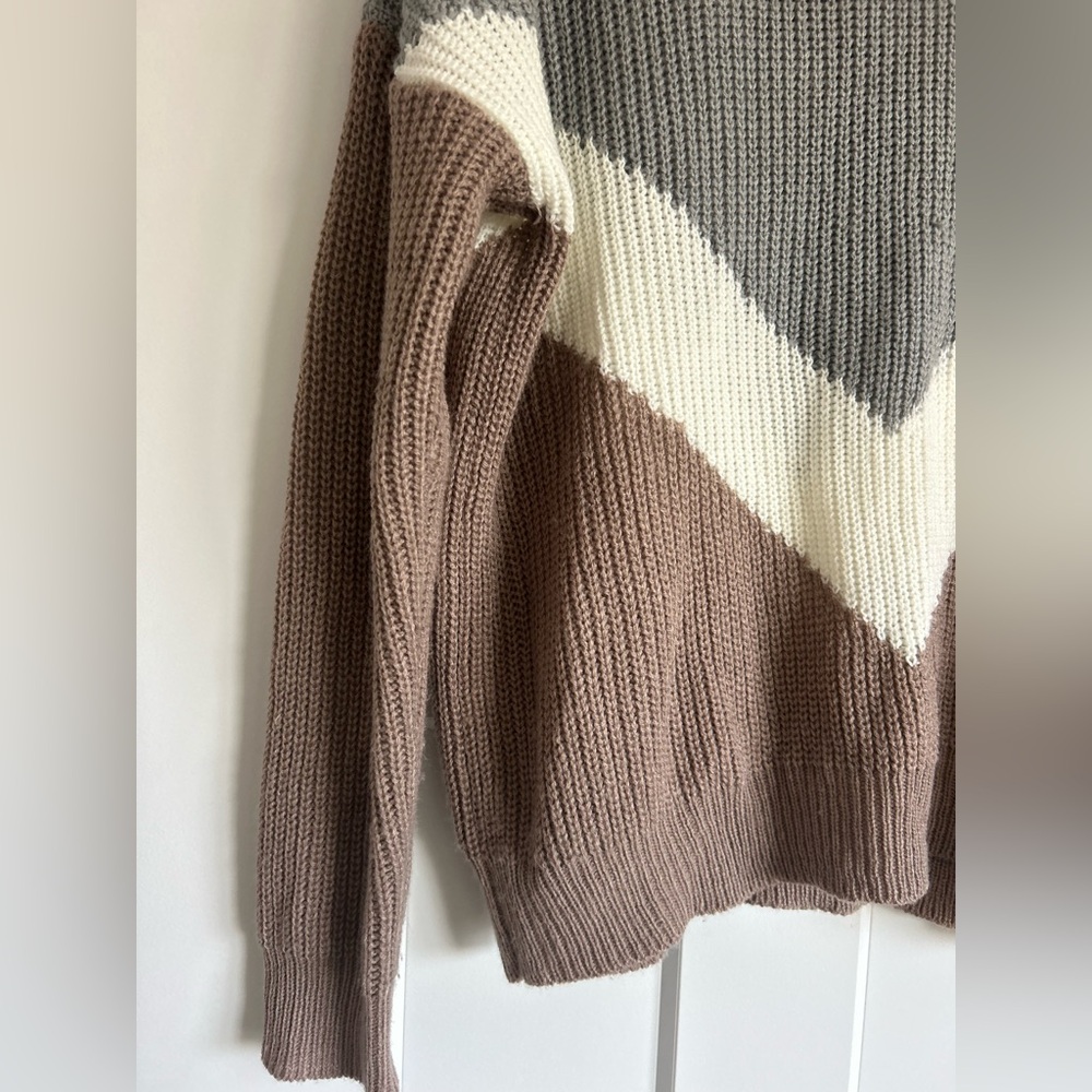 Patterned Sweater - Picture 4 of 4
